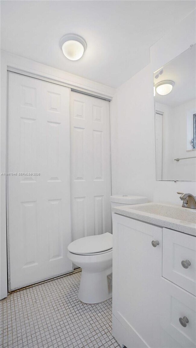 Building Photo - 1340 Lincoln Rd