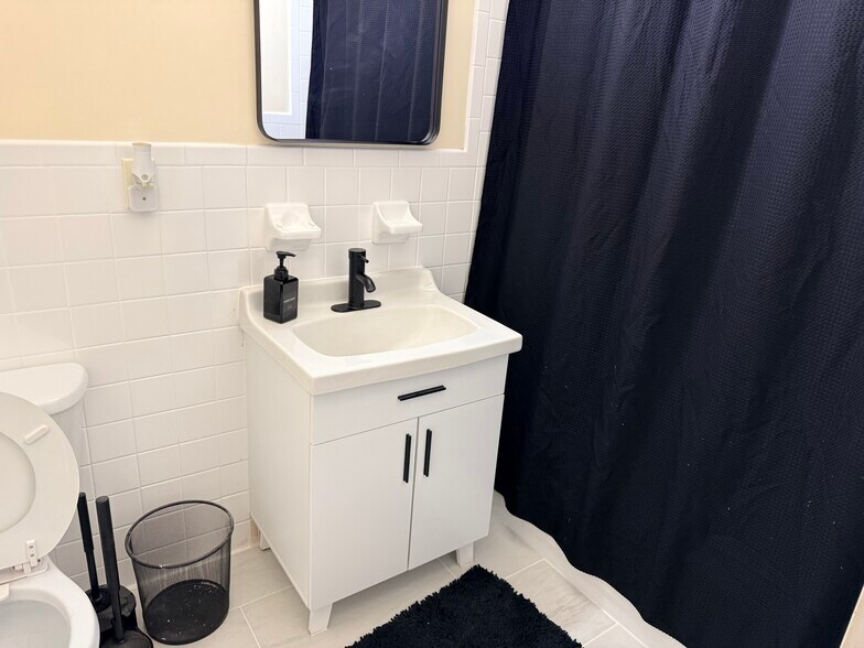 Building Photo - 295 Throop Ave