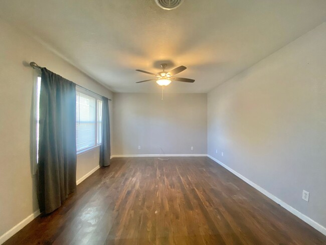 Building Photo - Move In Special! $500 off the Second Month...