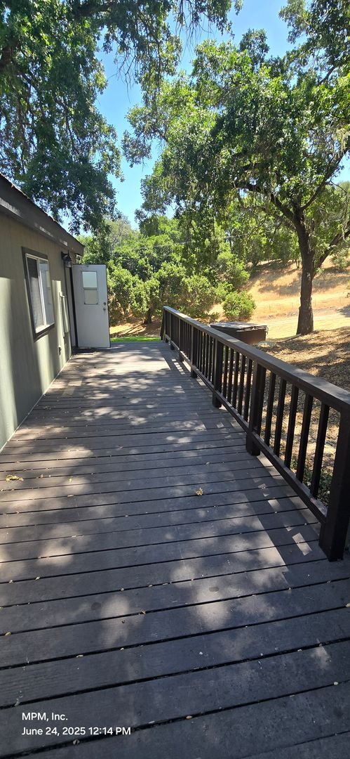 Building Photo - Large 3 bedroom home in the country
