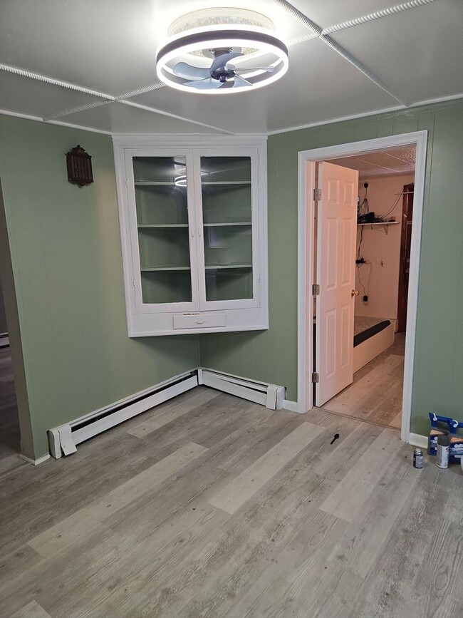 Building Photo - 4-5 Bedroom, 2 Bathroom 2-Story Detached H...