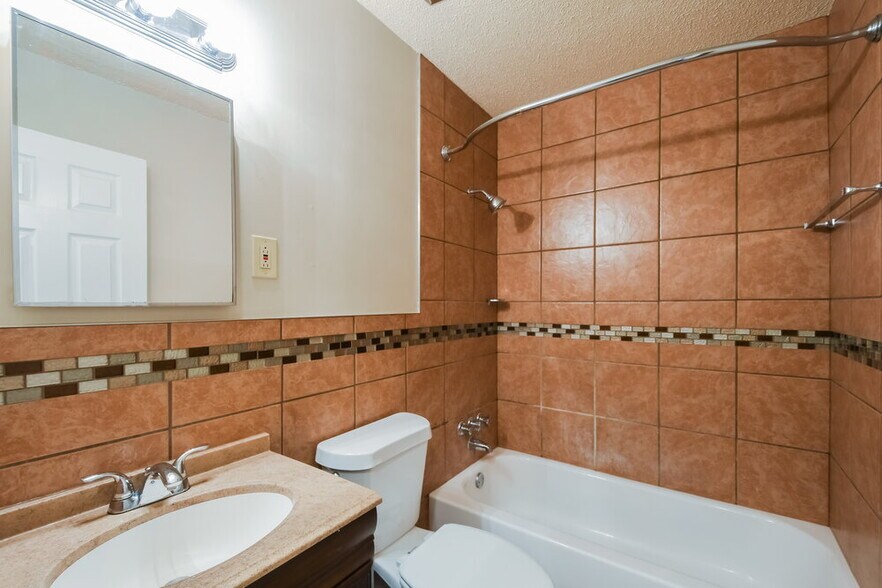 Building Photo - 2315 E Humes Ln