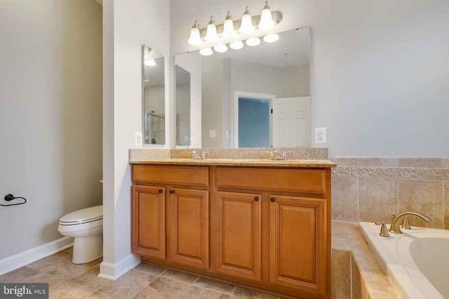 Building Photo - 9684 Atterbury Ln