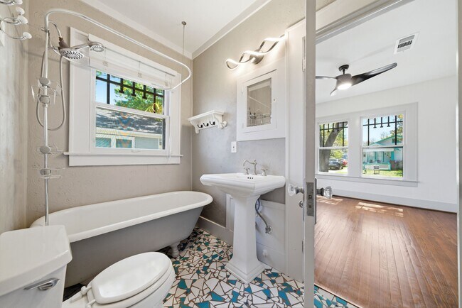 Building Photo - 1111 Winston St