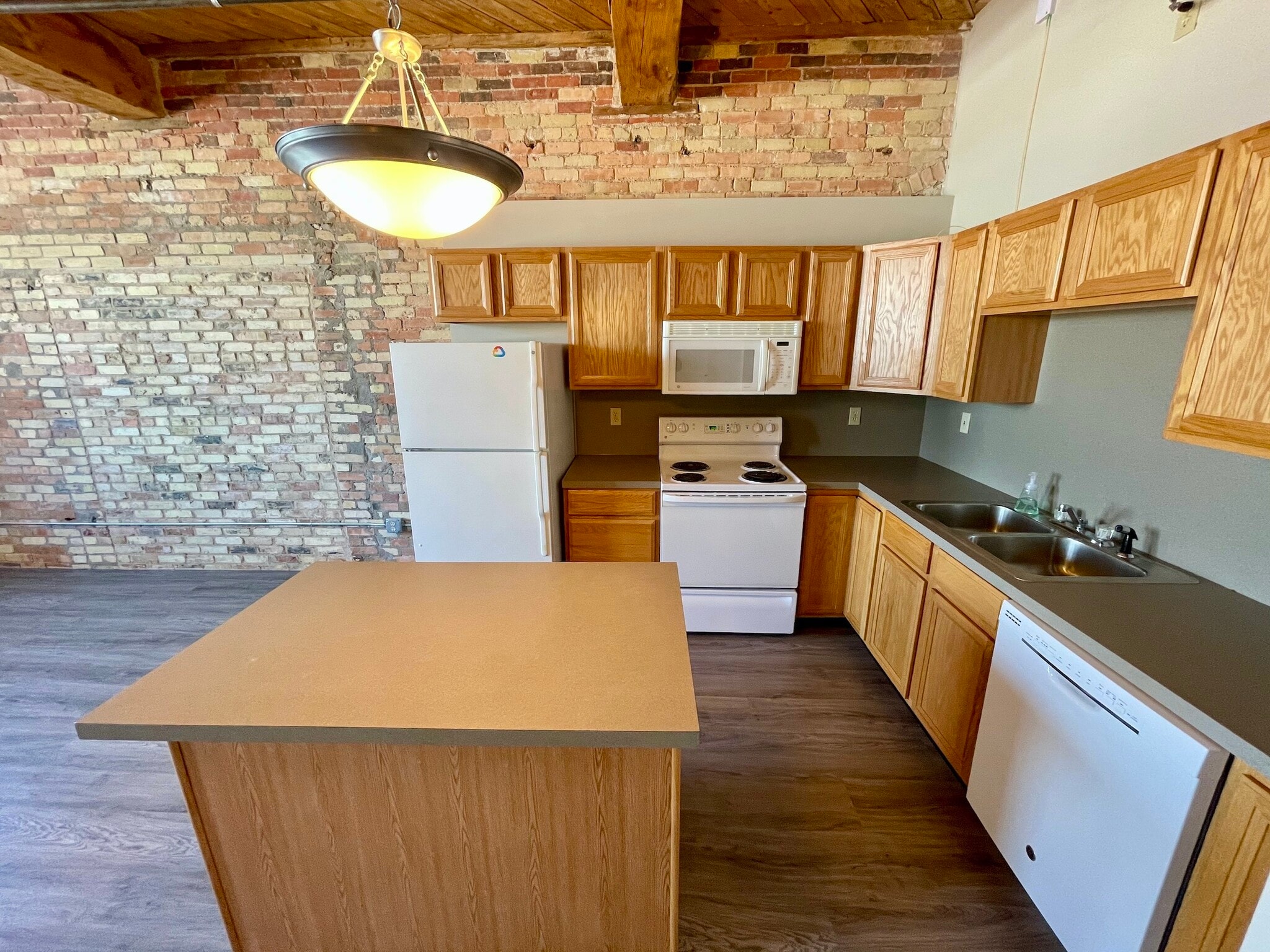 Building Photo - 940 Monroe Ave NW