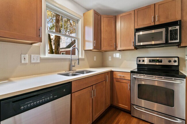 Building Photo - 552 Savannah Hwy