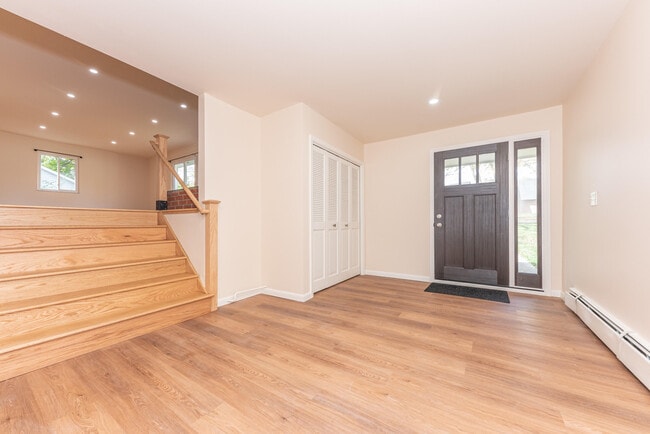 Building Photo - 1520 Traver Rd