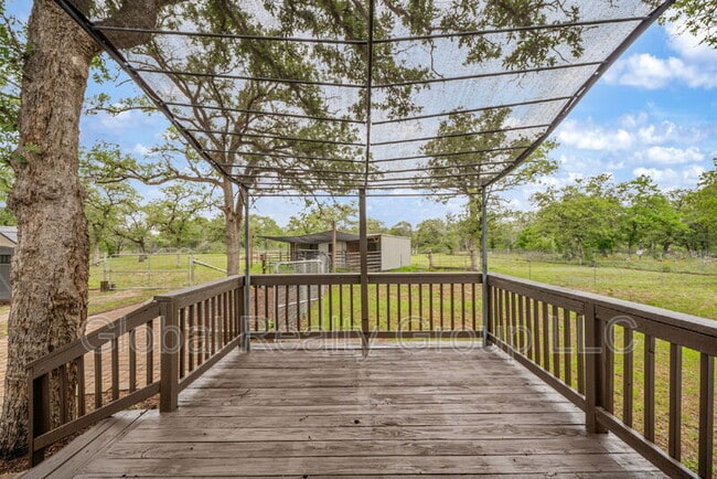 Building Photo - 153 Oak Valley Dr