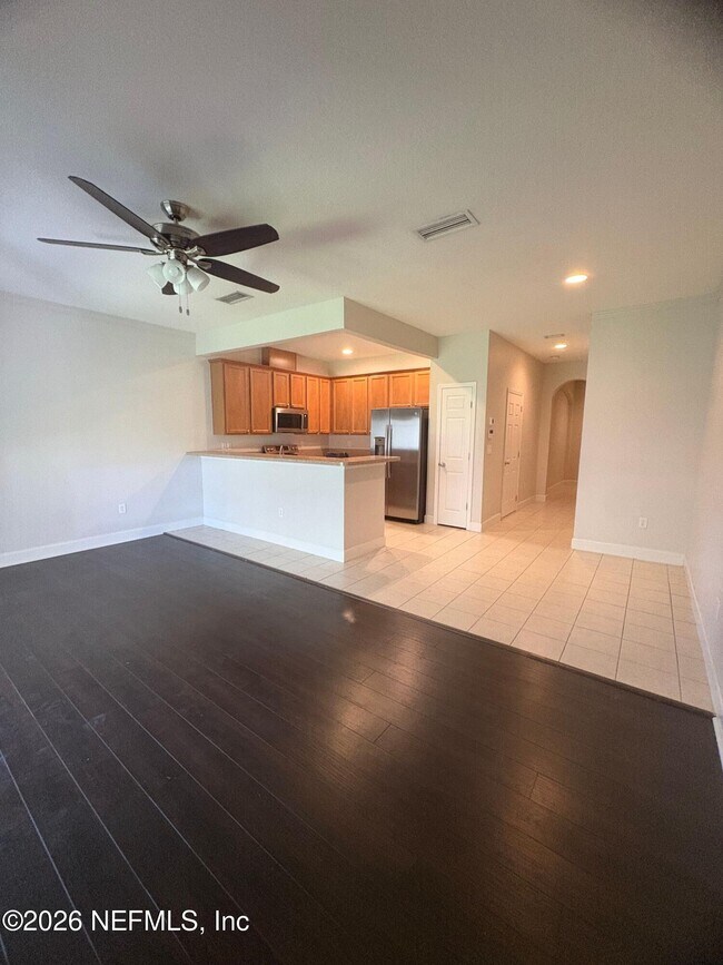Building Photo - 607 Crystal Way