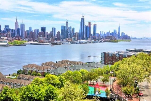 Building Photo - 29-33-33 51st St