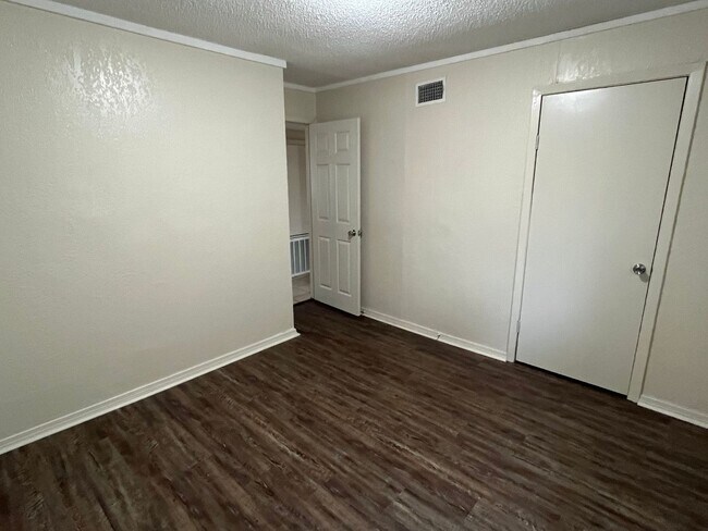 Building Photo - 101-103 Love Street