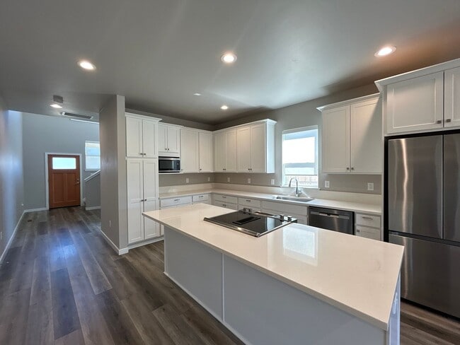 Building Photo - 2 Bedroom Townhouse in SW Redmond