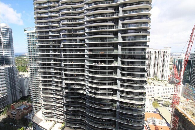 Building Photo - 1010 Brickell Ave