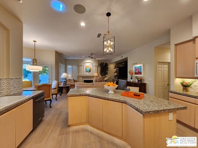 Building Photo - 36660 Palm Ct