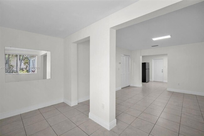 Building Photo - 1550 NE 131st Ln