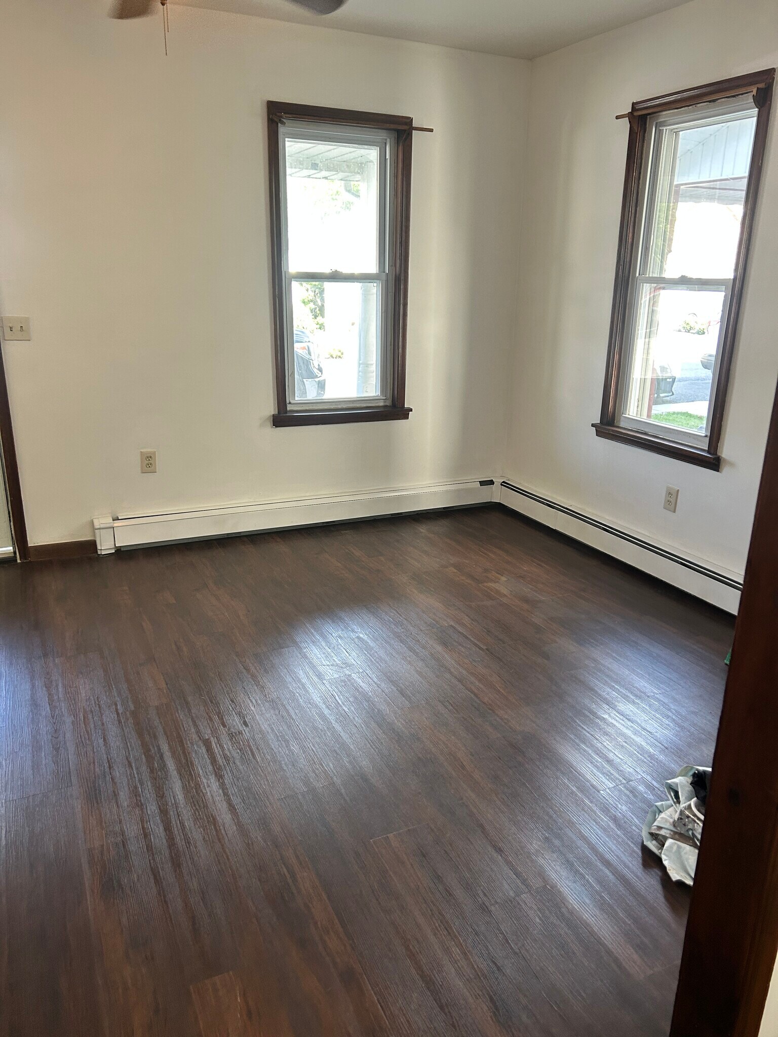 Building Photo - 1329 Walnut Dr