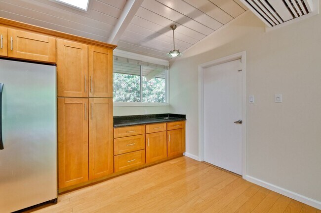 Building Photo - Mountain View Home l Spacious Open Layout Bright and Private Yard
