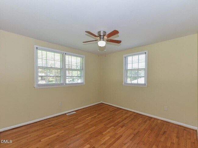 Building Photo - 852 Hadley Rd
