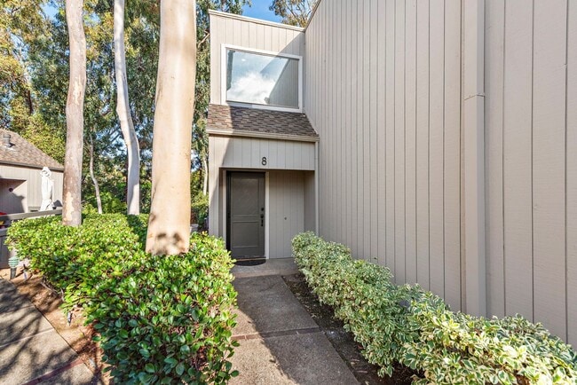 Building Photo - Charming Townhome in Turtle Rock