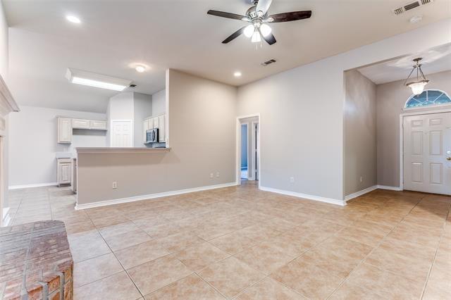 Building Photo - 909 Canterbury Dr