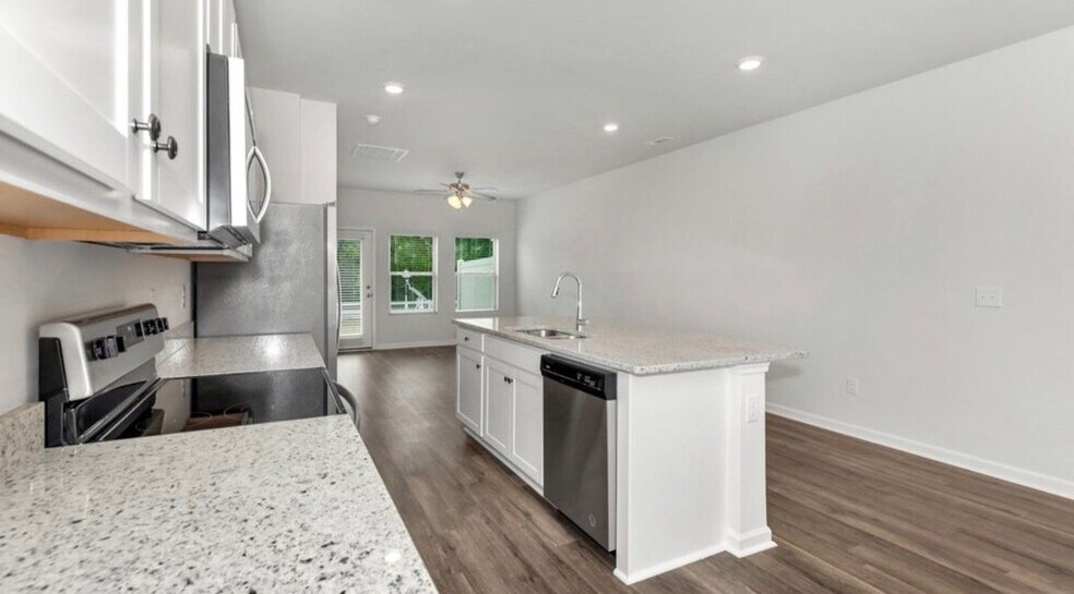 Building Photo - 217 Bay Pine Dr