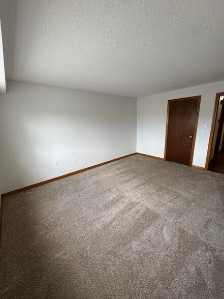 Building Photo - 2 Roedean Dr