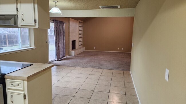 Building Photo - 2508 W Dallas Ct