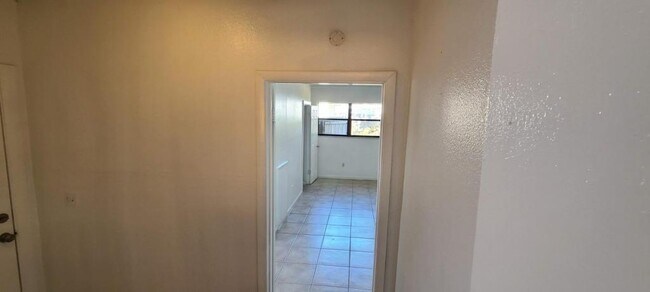 Building Photo - 2027 BENTLEY ST