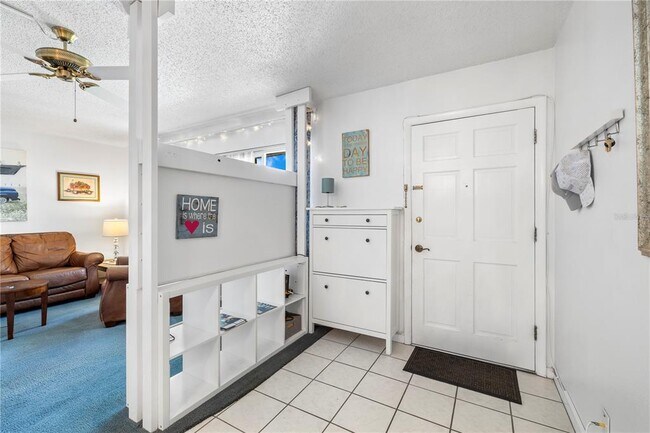 Building Photo - 2525 W Bay Dr