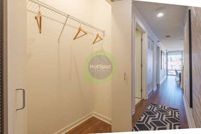 Building Photo - 507 N Kingsbury St