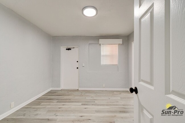 Building Photo - 222 N Oleander Ave