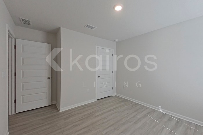 Building Photo - 120 Swallowtail Ln