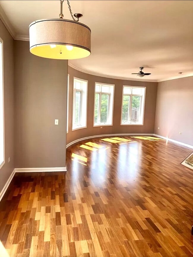 Building Photo - 5036 W Pensacola Ave