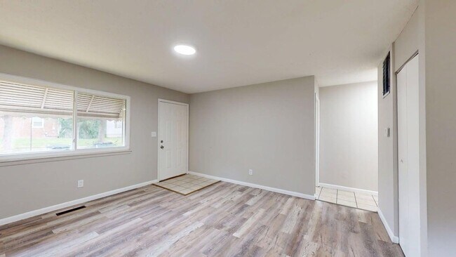 Building Photo - Akron 3 Bedroom Single Family Home - MOVE IN SPECIAL!