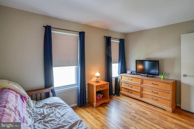 Building Photo - 102 Hopkins Ct