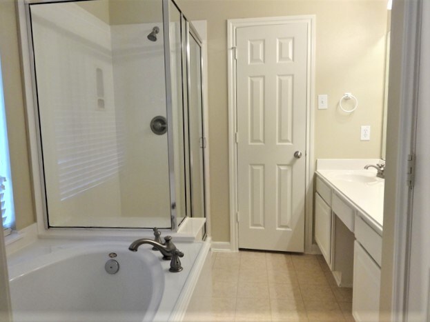 Building Photo - 2207 Shady Pine Dr