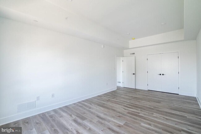 Building Photo - 1420 Point Breeze Ave