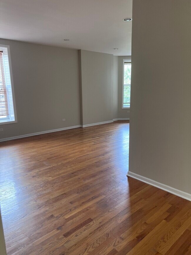 Building Photo - 3610 S Prairie Ave