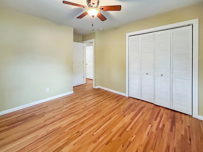 Building Photo - $0 DEPOSIT OPTION. CHARMING 3-BEDROOM HOME...