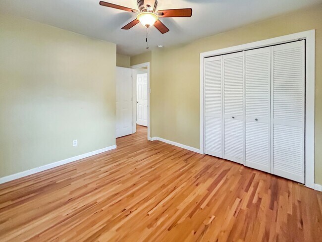 Building Photo - $0 DEPOSIT OPTION. CHARMING 3-BEDROOM HOME NEAR CHERRY CREEK TRAIL AND COOK PARK