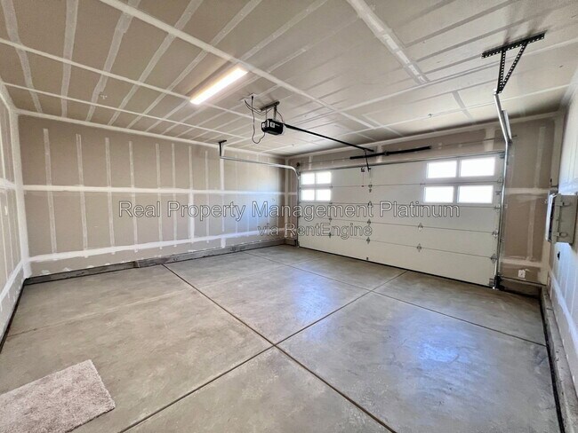 Building Photo - 1526 Woodhill Ln