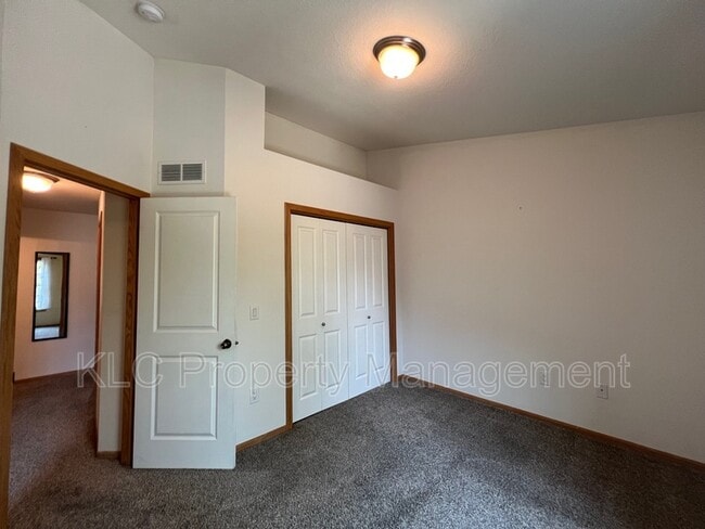 Building Photo - 3117 SW Sharmin Ln