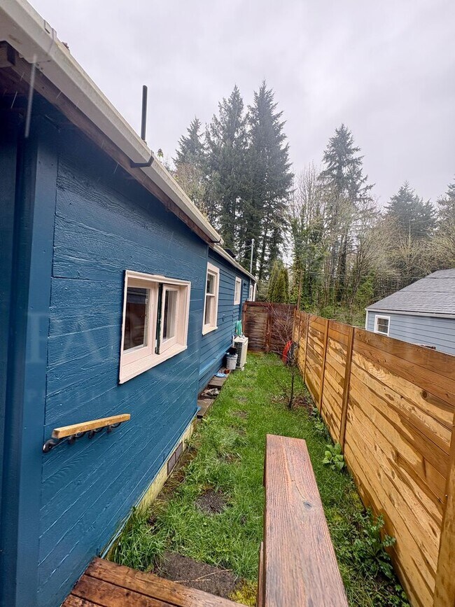 Building Photo - Bright & Beautiful Bungalow Near Downtown Port Orchard