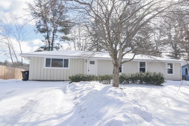 Building Photo - 27 Fenway Dr