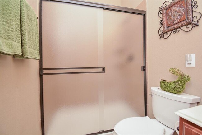 Building Photo - 2715 Farlow Ln