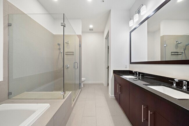 Building Photo - 4820 Caroline St