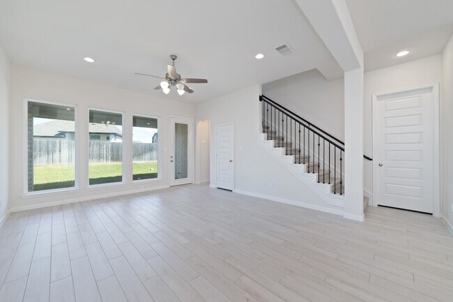 Building Photo - 142 Amaranth Wy