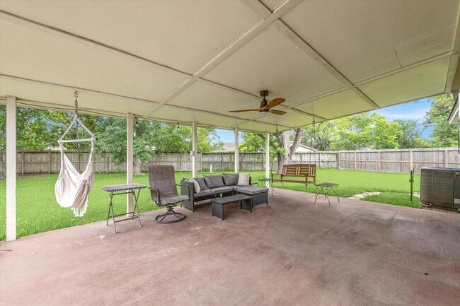Building Photo - 6227 Creekside Ln