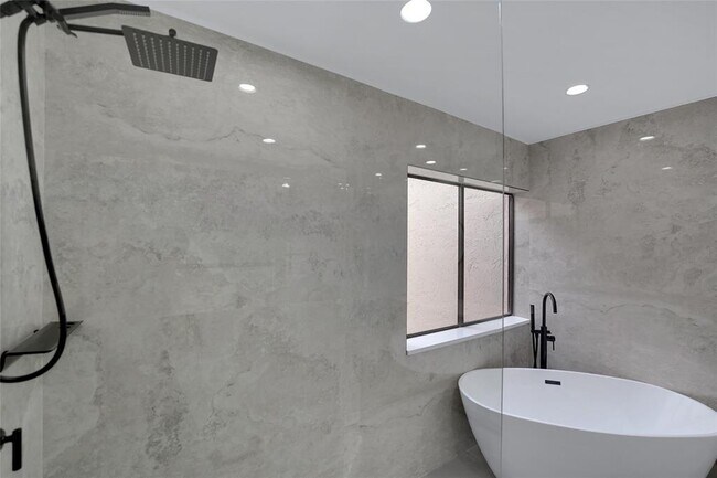 Building Photo - 7850 Villa Nova Dr