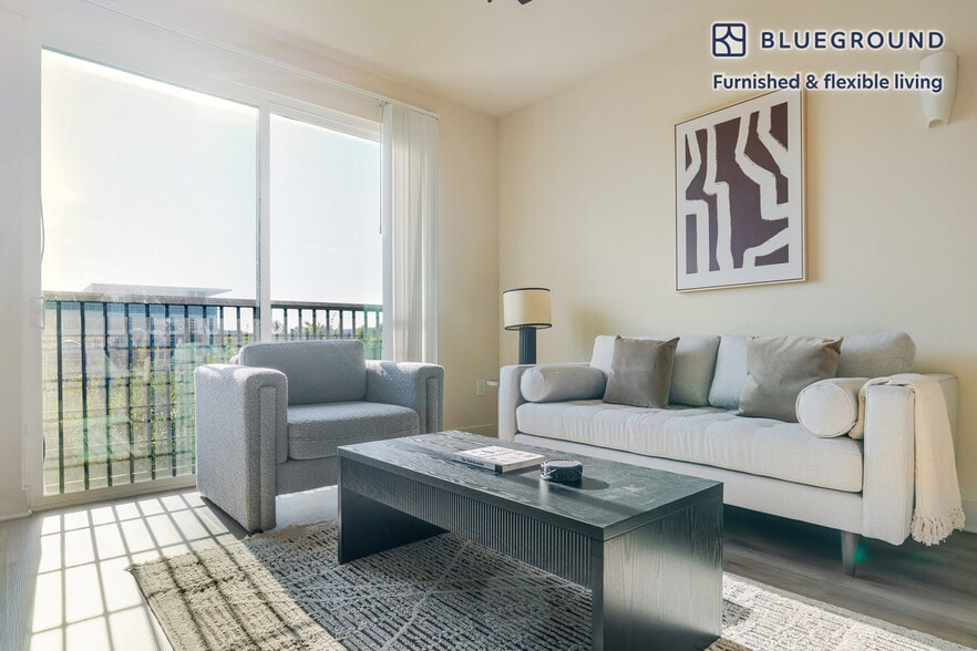 Primary Photo - 3100 Esperanza Crossing